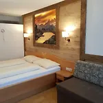 Πανσιόν Kristall