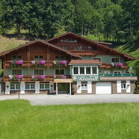 Kristall Pensión 3*
