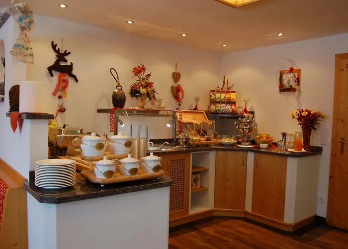 Kristall Πανσιόν 3*